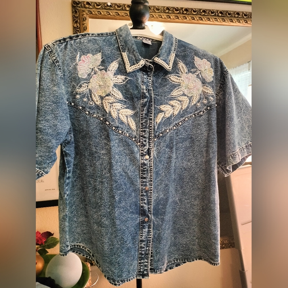 Vintage Pretty Bleu denim blouse. Size Large.